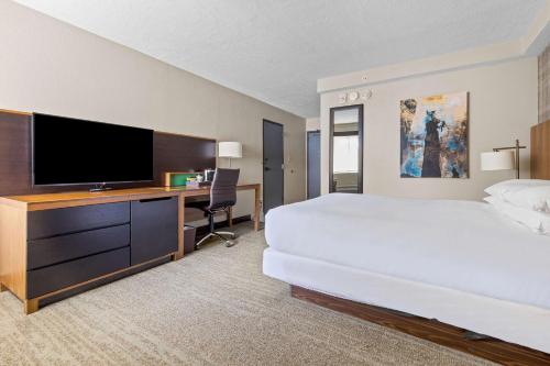 Postel nebo postele na pokoji v ubytování DoubleTree by Hilton Hotel Park City - The Yarrow