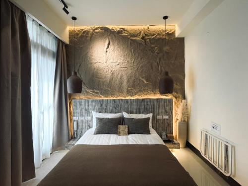 Postel nebo postele na pokoji v ubytování Shigang Homestay市港行旅