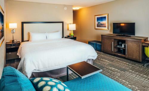 a hotel room with a bed and a flat screen tv at Hampton Inn & Suites by Hilton Mission Viejo Laguna San Juan Capistrano in Mission Viejo