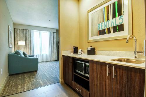 a kitchen with a sink and a microwave at Hampton Inn & Suites by Hilton Mission Viejo Laguna San Juan Capistrano in Mission Viejo