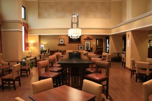 a restaurant with tables and chairs in a room at Hampton Inn & Suites, Springfield SW in Springfield