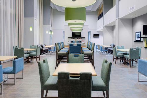 a dining room with tables and chairs at Hampton Inn & Suites Sarasota / Bradenton - Airport in Sarasota