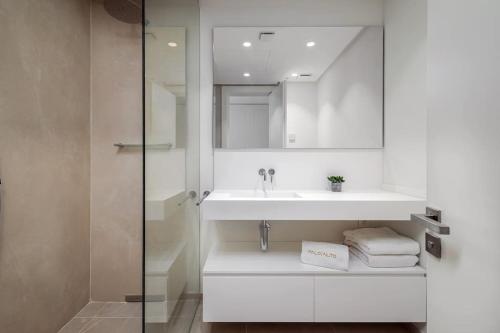 Stunning 2 bedroom Palo Alto, pool + gym RDR304