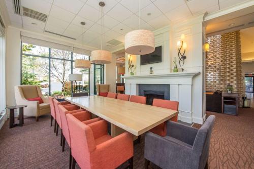 Posezení v ubytování Hilton Garden Inn Fishkill
