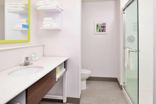 Vannituba majutusasutuses Hampton Inn & Suites Saint Paul Oakdale Woodbury