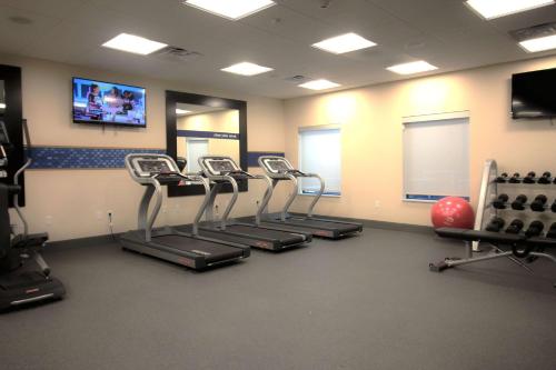 Γυμναστήριο ή/και όργανα γυμναστικής στο Hampton Inn West Plains