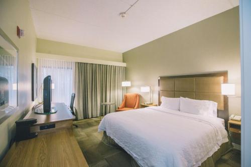 a hotel room with a bed and a television at Hampton Inn Tallahassee-Central in Tallahassee