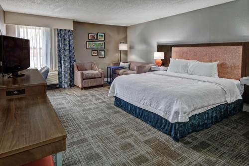 a hotel room with a bed and a television at Hampton Inn Tullahoma in Tullahoma
