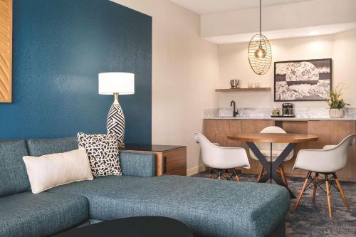 DoubleTree by Hilton Tampa Rocky Point Waterfront Image