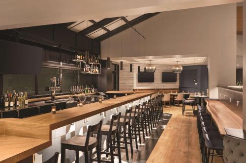 Εστιατόριο ή άλλο μέρος για φαγητό στο DoubleTree by Hilton Tampa Rocky Point Waterfront