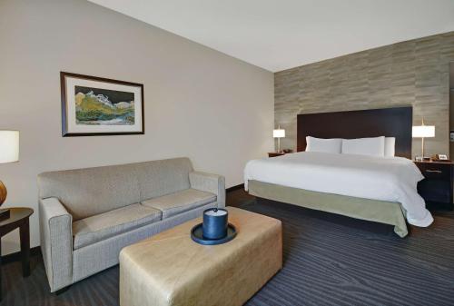a hotel room with a bed and a couch at Hampton Inn and Suites Robbinsville in Robbinsville