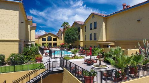 Bazén v ubytování Hampton Inn & Suites Tucson Mall nebo v jeho okolí