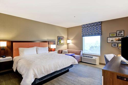 Llit o llits en una habitació de Hampton Inn Suites Tucson Tech Park