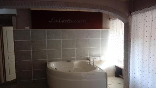 Gambar di galeri bagi LaGaressina suite Anna - Jacuzzi & Spa di Garessio
