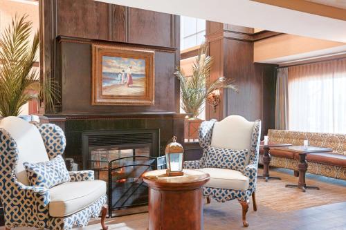 a living room with chairs and a fireplace at Hampton Inn & Suites Wells-Ogunquit in Wells