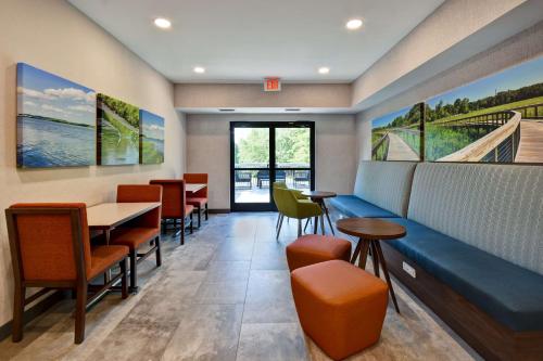 Area soggiorno di Hampton Inn Potomac Mills Woodbridge
