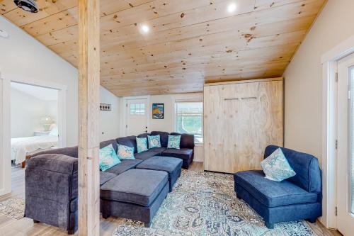 a living room with a couch and two chairs at Shorebreeze Inn in Kennebunk