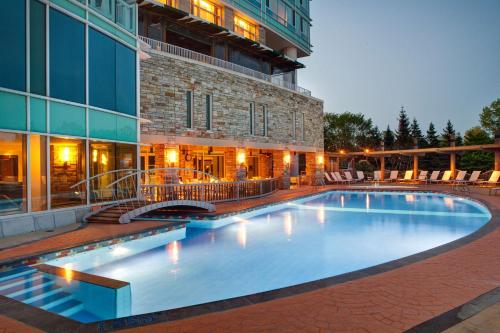 a large swimming pool in front of a building at Hilton Lac-Leamy in Gatineau