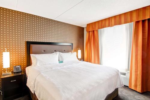 Cama o camas de una habitación en Homewood Suites by Hilton Toronto-Ajax