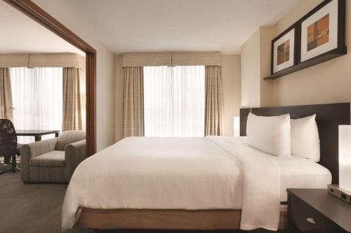 Embassy Suites by Hilton - Montreal Image