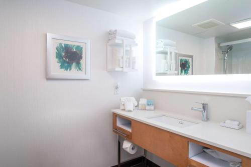 Hampton Inn & Suites, by Hilton - Vancouver Downtown Image