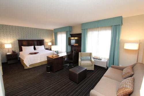Postel nebo postele na pokoji v ubytování Hampton Inn & Suites by Hilton St. John's Airport
