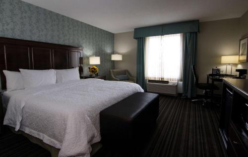 Postel nebo postele na pokoji v ubytování Hampton Inn & Suites by Hilton St. John's Airport