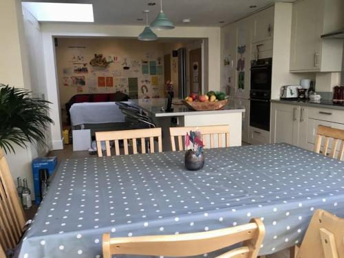 Spacious, Modern 3 bed Wimbledon, London home