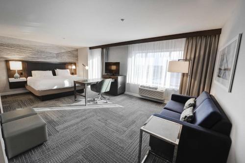 Гостиная зона в Hampton Inn & Suites by Hilton Quebec City Levis