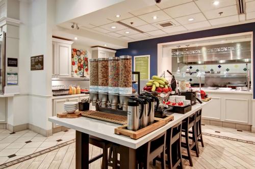 a kitchen with a counter with a breakfast bar at Hilton Garden Inn Toronto/Mississauga in Mississauga
