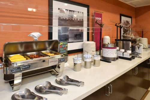 Příslušenství pro přípravu čaje a kávy v ubytování Hampton Inn & Suites - Ocala