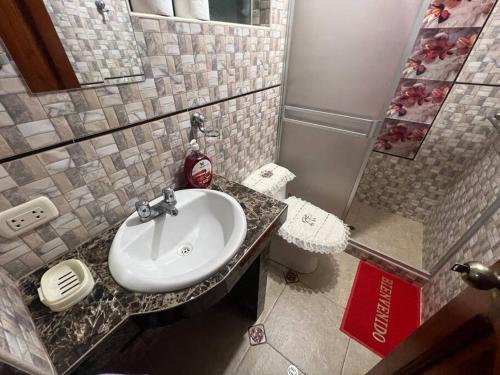 a bathroom with a sink and a toilet at Cuzco A 5 min del centro histórico¡Apartamento completo! in Cusco