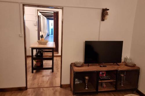 a living room with a flat screen tv on a table at ¡Cabaña full equipada para 6! in Guayacán