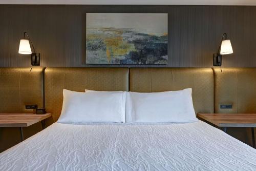 Postel nebo postele na pokoji v ubytování Hilton Garden Inn Boise / Eagle