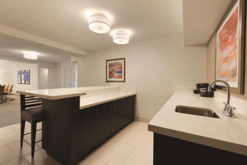 Φωτογραφία από το άλμπουμ του Embassy Suites by Hilton Milwaukee Brookfield σε Brookfield