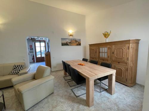 a living room with a wooden table and a couch at Casa de Limon in Palma de Mallorca