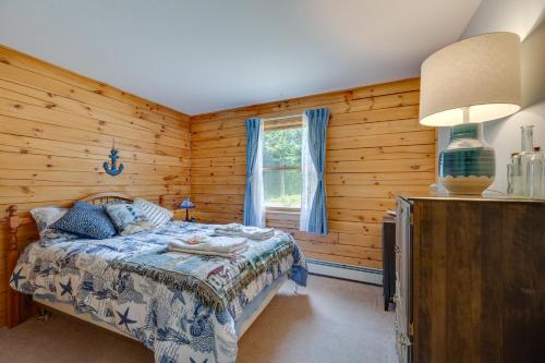 Φωτογραφία από το άλμπουμ του Pet-Friendly Conway Cabin about 5 to Campton Mountain! σε Thornton