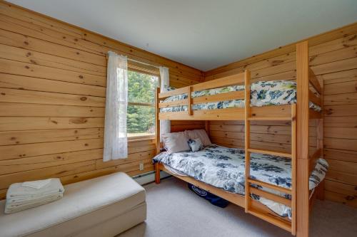 Φωτογραφία από το άλμπουμ του Pet-Friendly Conway Cabin about 5 to Campton Mountain! σε Thornton