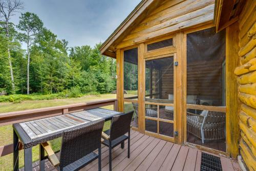 Φωτογραφία από το άλμπουμ του Pet-Friendly Conway Cabin about 5 to Campton Mountain! σε Thornton