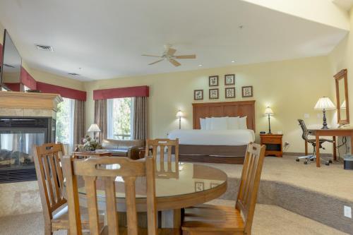 a living room with a bed and a table and chairs at Best Western Lodge at River's Edge in Orofino