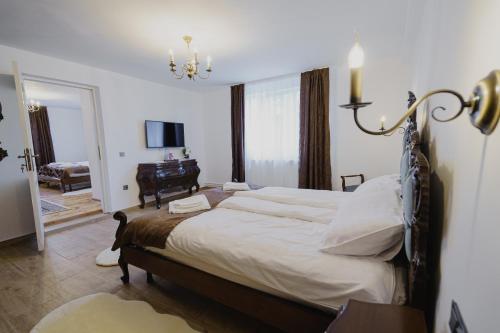 a bedroom with a bed and a desk and a mirror at CASA BARONULUI in Baia Mare