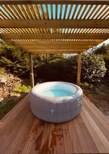 Photo de la galerie de l'établissement Grande maison de Vacances avec SPA, à Clairefougère