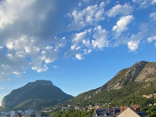 a heart shaped cloud in the sky over mountains at Le Jean Macé, 200m gare, clim. in Grenoble