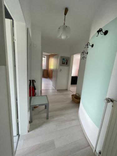 Postel nebo postele na pokoji v ubytování Wohnen beim Klabautermann mit Südbalkon