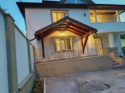 a house with a balcony with a railing at CASA BARONULUI in Baia Mare