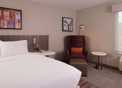 Letto o letti in una camera di Hilton Garden Inn Atlanta Airport/Millenium Center