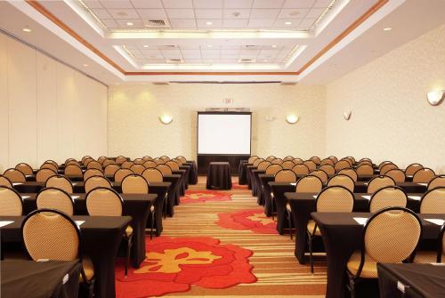 Zona business o sala conferenze di Hilton Garden Inn Atlanta Airport/Millenium Center