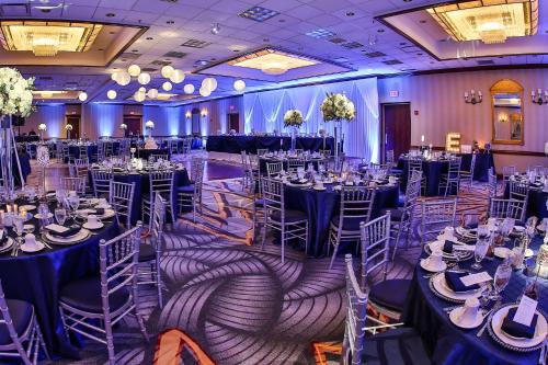a ballroom with tables and chairs in a room at DoubleTree by Hilton Chicago/Alsip in Alsip