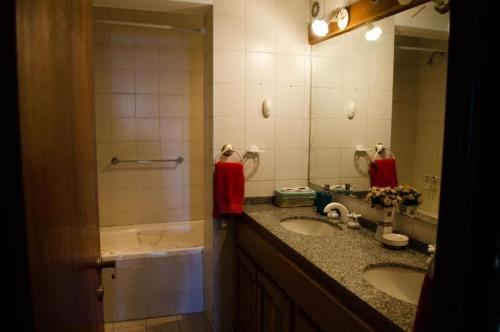 Bilik mandi di Departamento Costa del Lago Bariloche