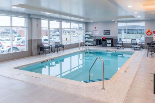 Бассейн в Hilton Garden Inn Sudbury, Ontario, Canada или поблизости